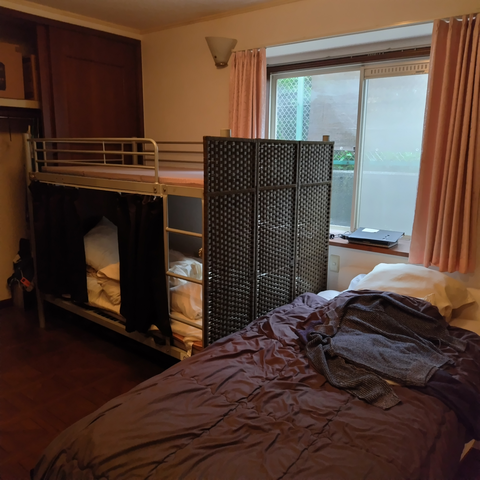 Room 男子ドミトリー