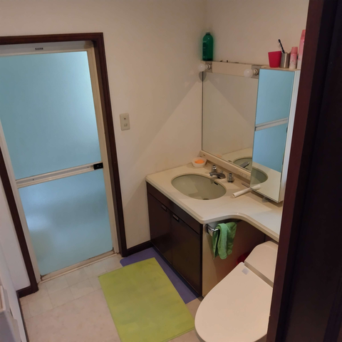 Room 1F Bathroom