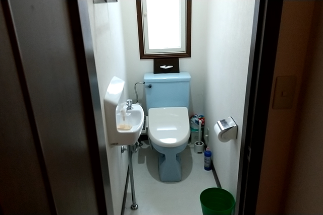 Room 2F Toilet